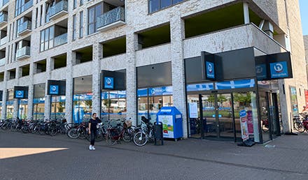 Physical store image