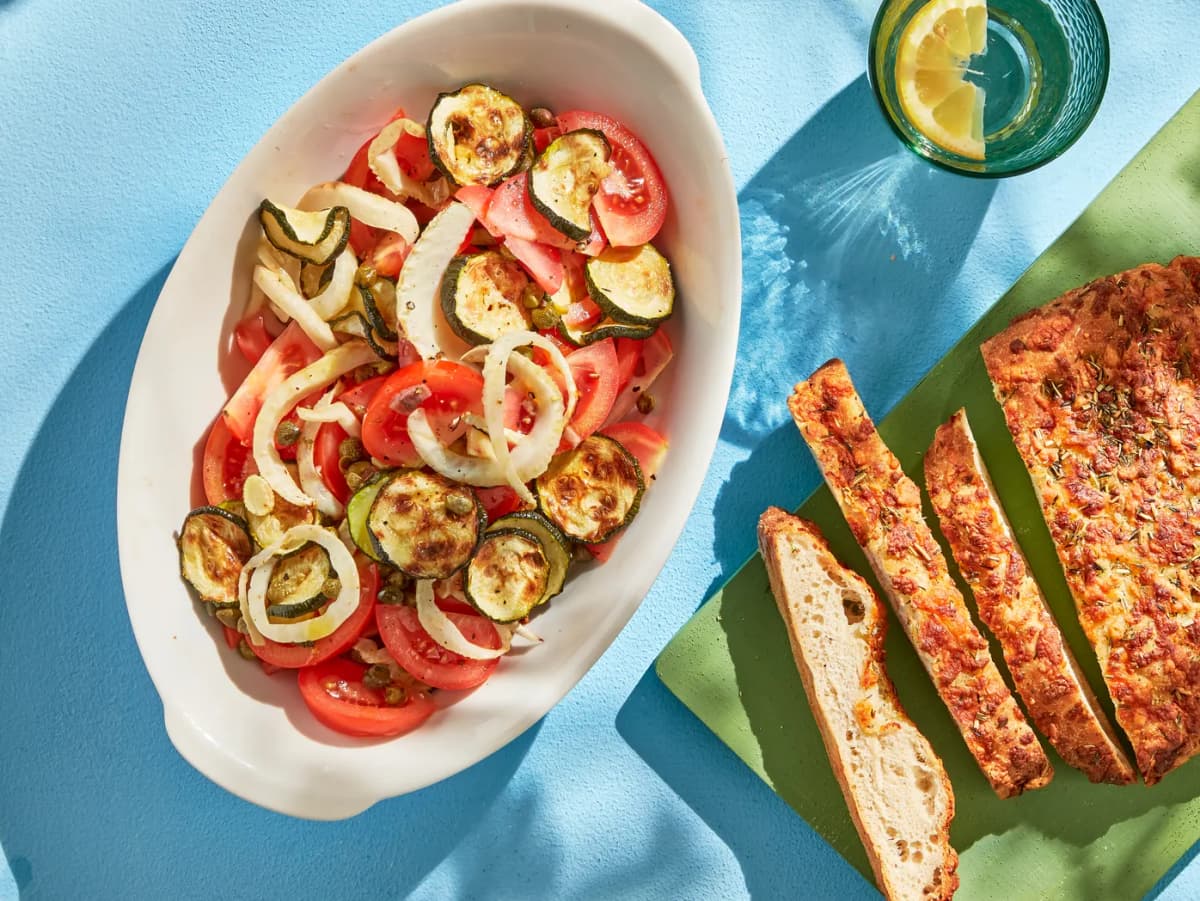 Italiaanse salade met gegrilde groenten en ansjovis
