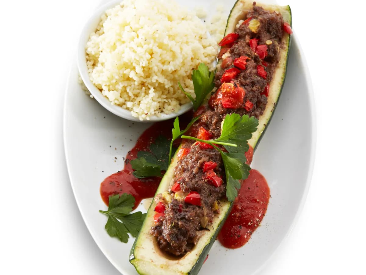 Gevulde courgette met gehakt en paprika