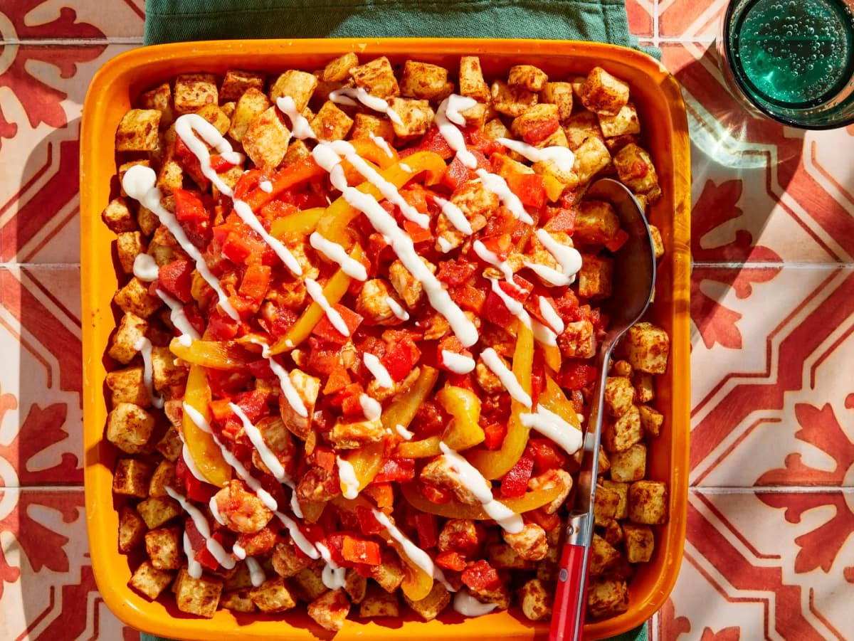 Patatas bravas met kip en tomaat