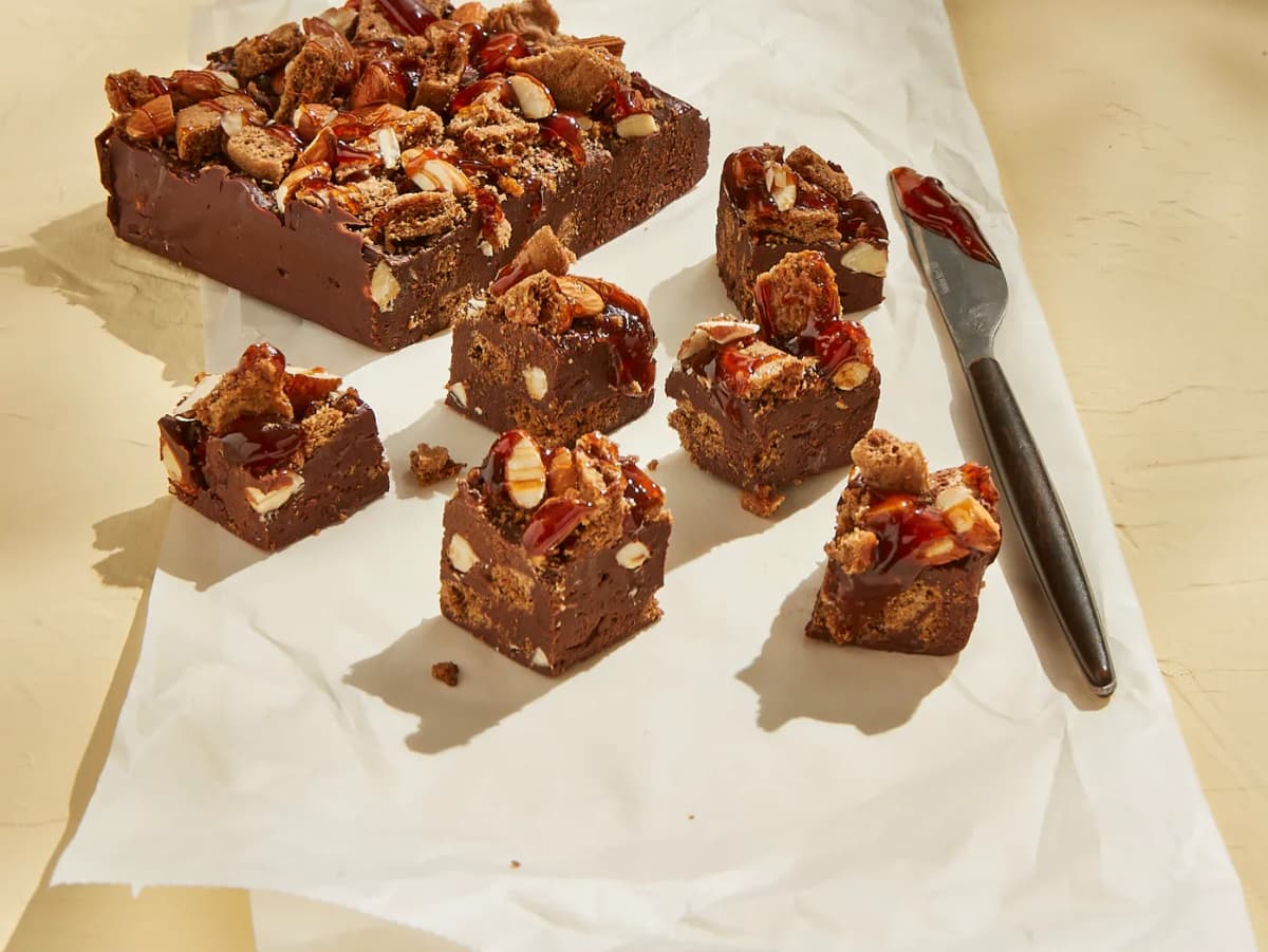 Chocoladefudge met stroop, noten en speculaas