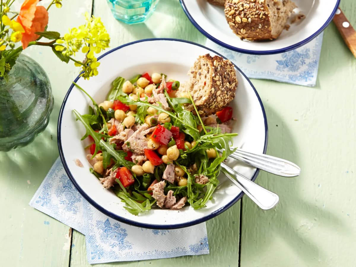 Kikkererwtensalade met tonijn