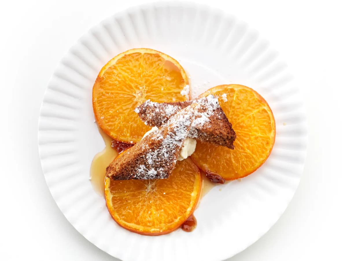 Geroosterde sinaasappel met kruidkoek