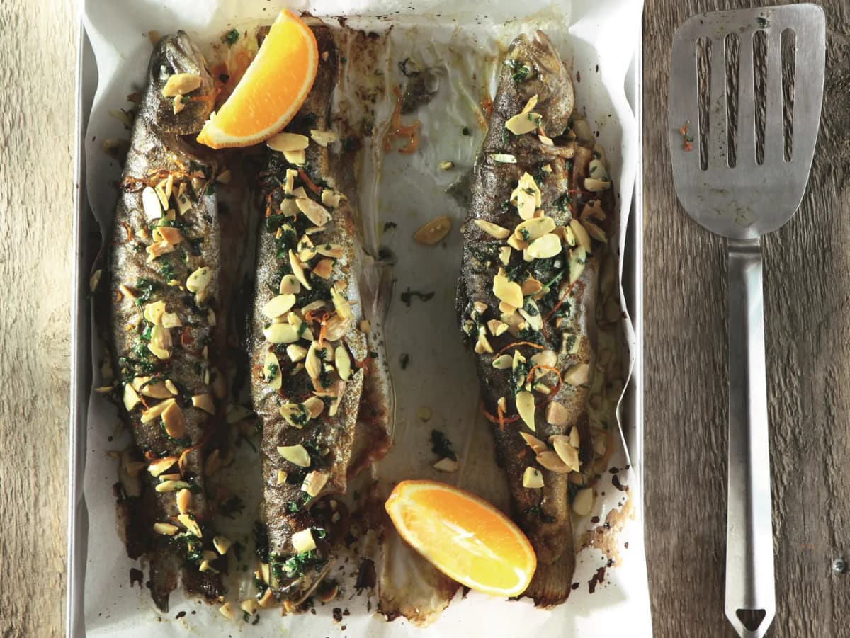 Hele forel uit de oven met Marokkaanse kruiden