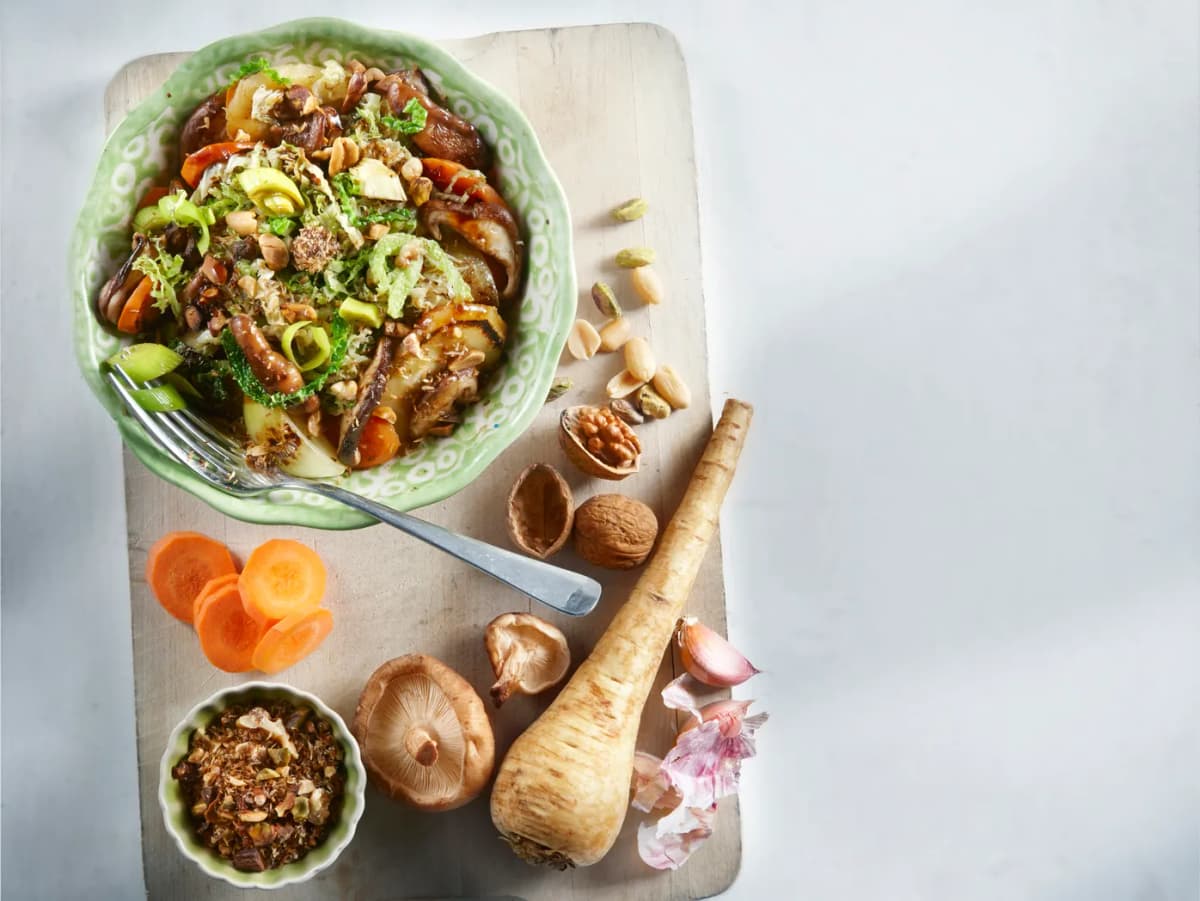 Knapperige wintergroenten met kokos-notencrunch
