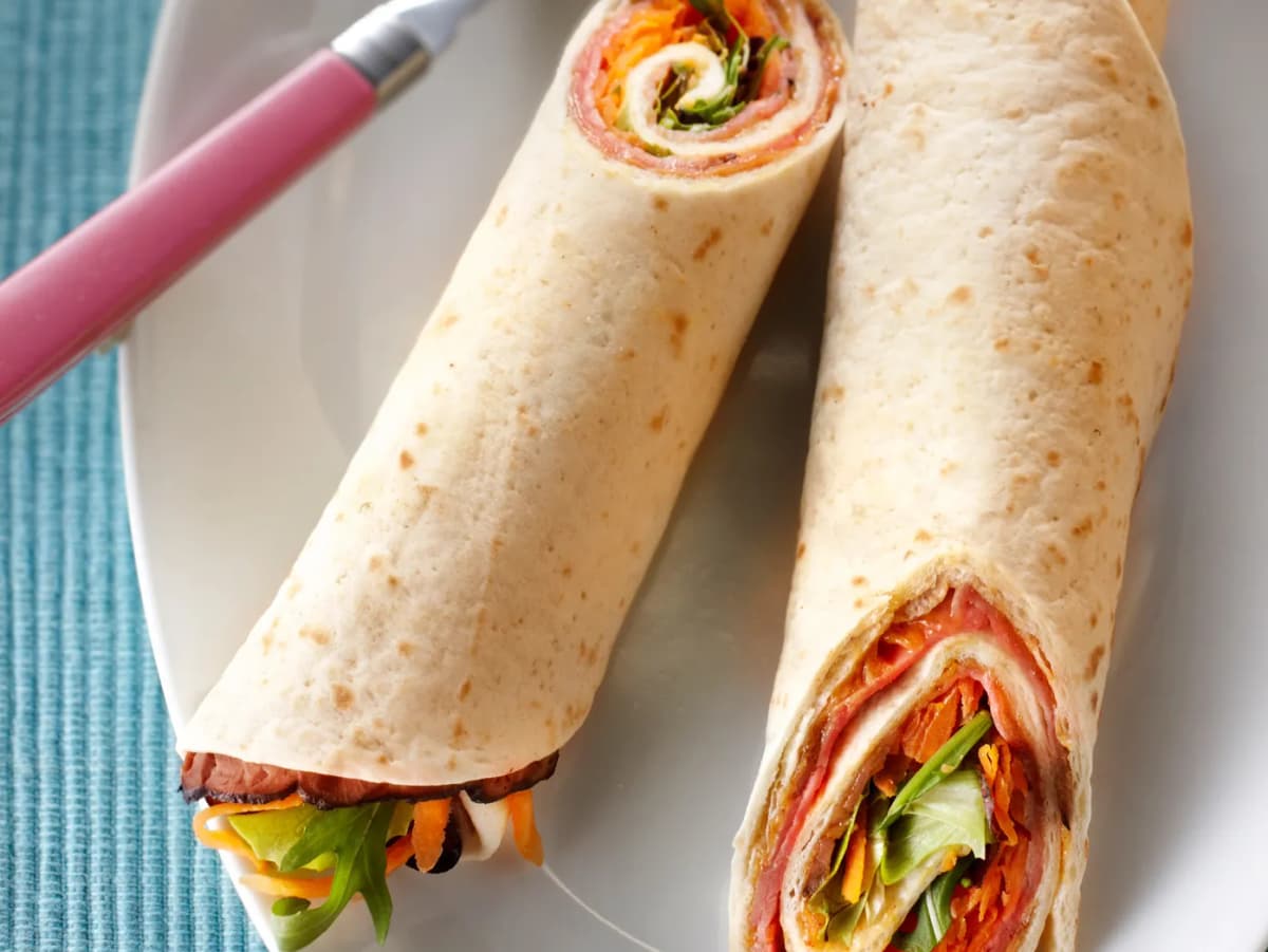 Wrap met rosbief en sinaasappelsalsa