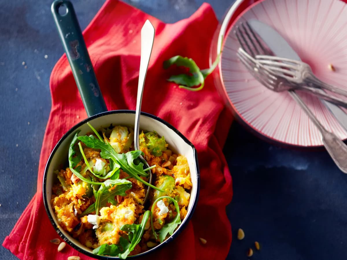 Stamppotje met zoete aardappel, spruitjes en feta