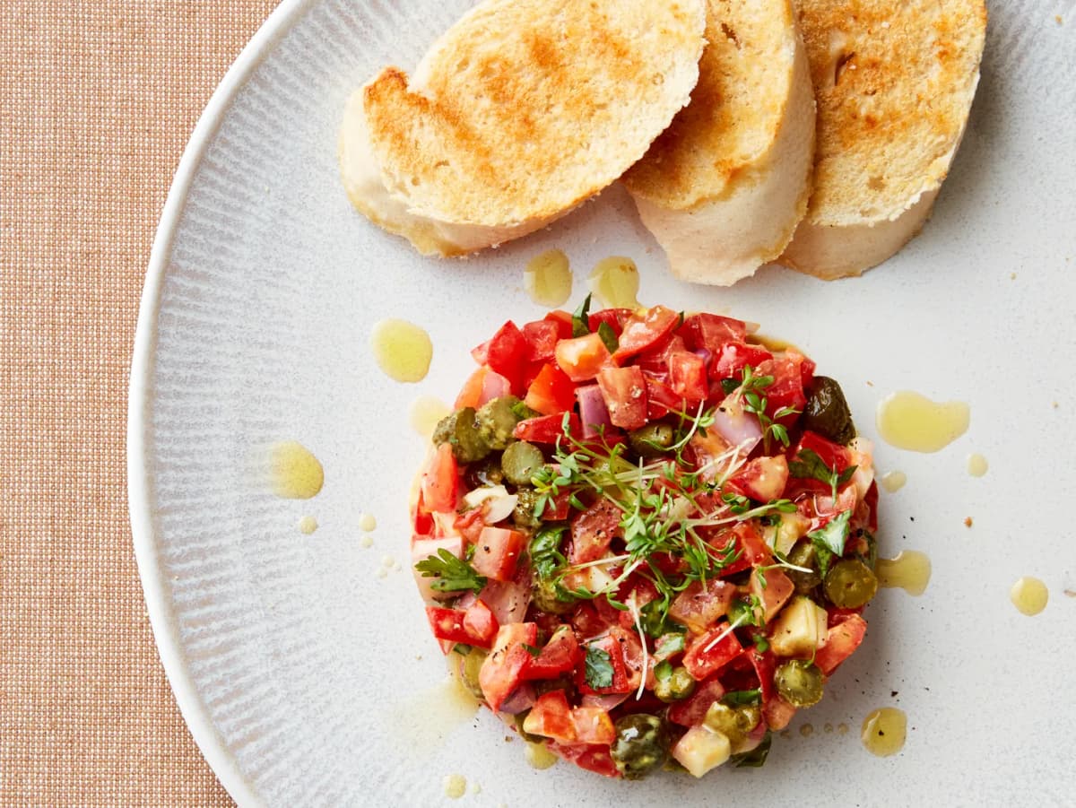 Vegan steak tartaar van tomaat
