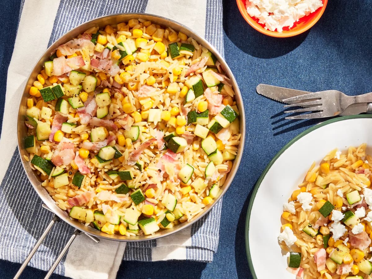 Orzo met maïs, courgette en pancetta