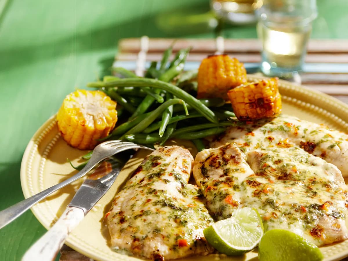 Gegratineerde tilapia met pikante saus