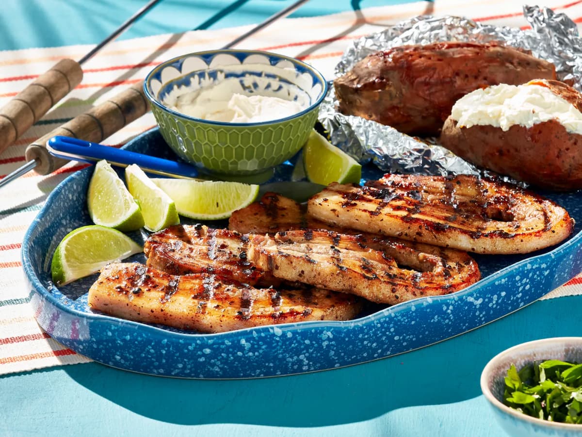 Gegrilde speklapjes met gepofte aardappelen