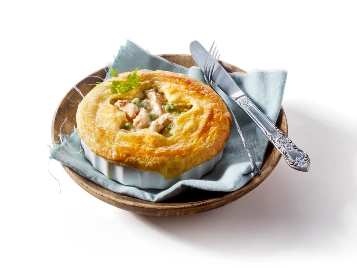 Pastei met roze zalm en doperwtjes