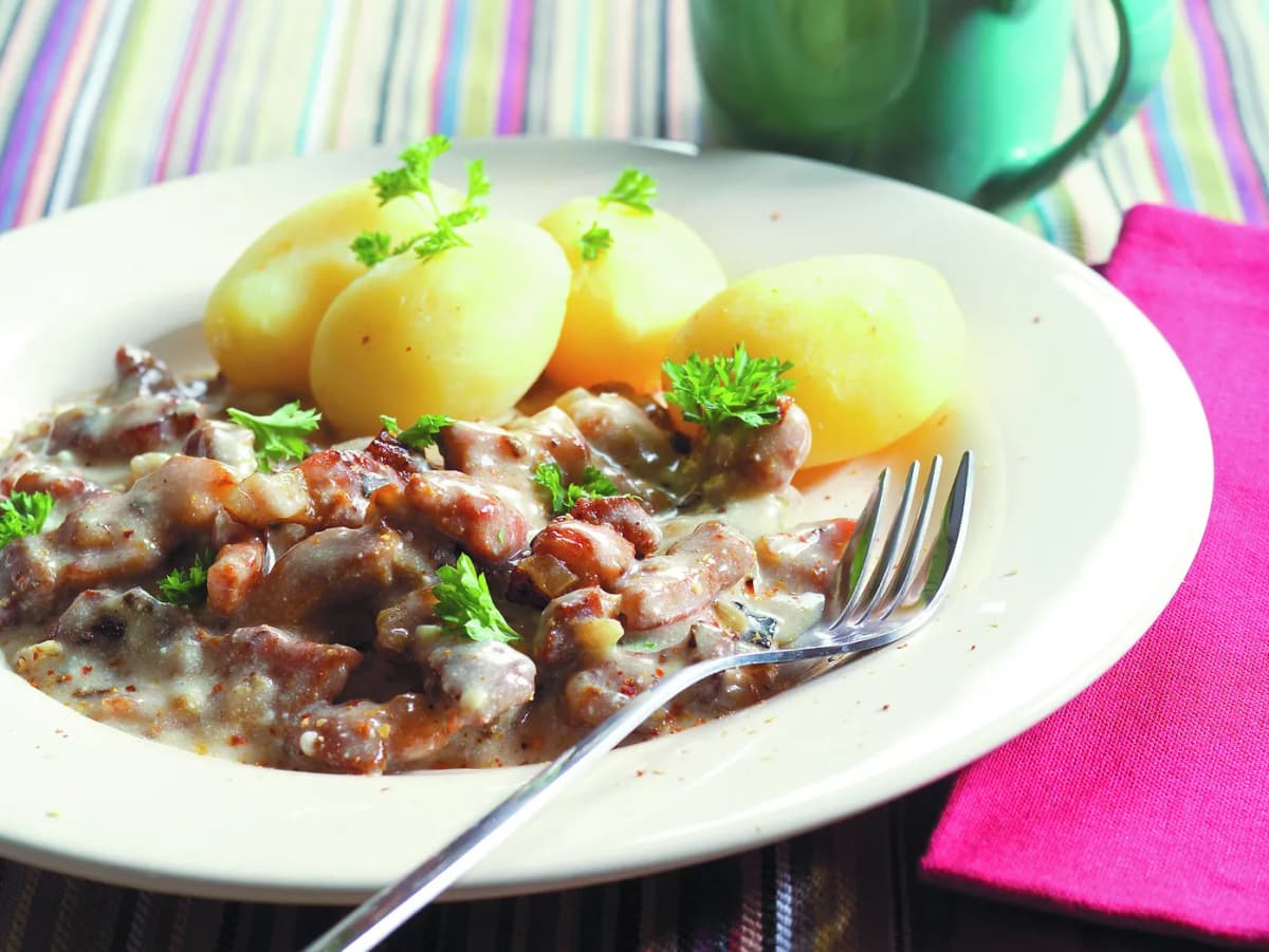 Karnemelksaus met speklapjes