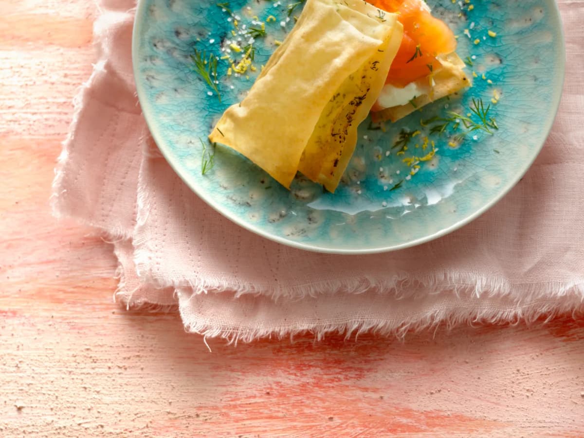Tompouce van filodeeg met gerookte zalm