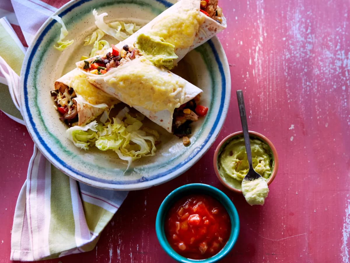 Kipwraps met zwarte bonen