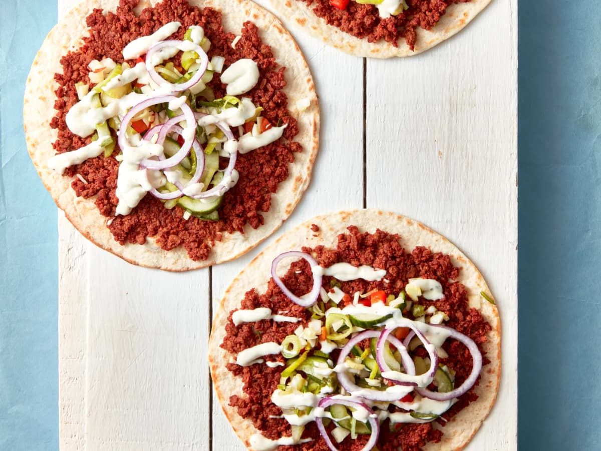 Vegetarische Turkse pizza met zoetzure groenten