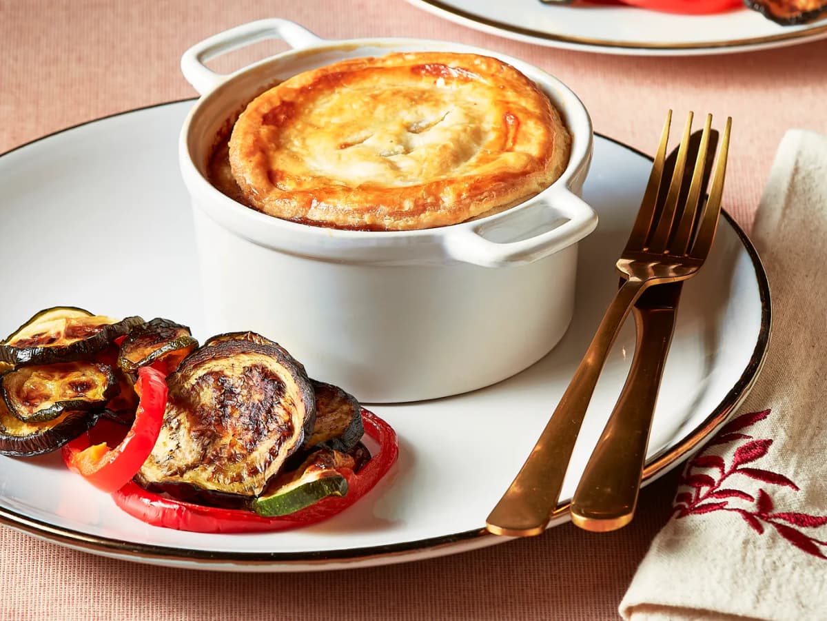 Hartige pie’s met stoofvlees en cranberries
