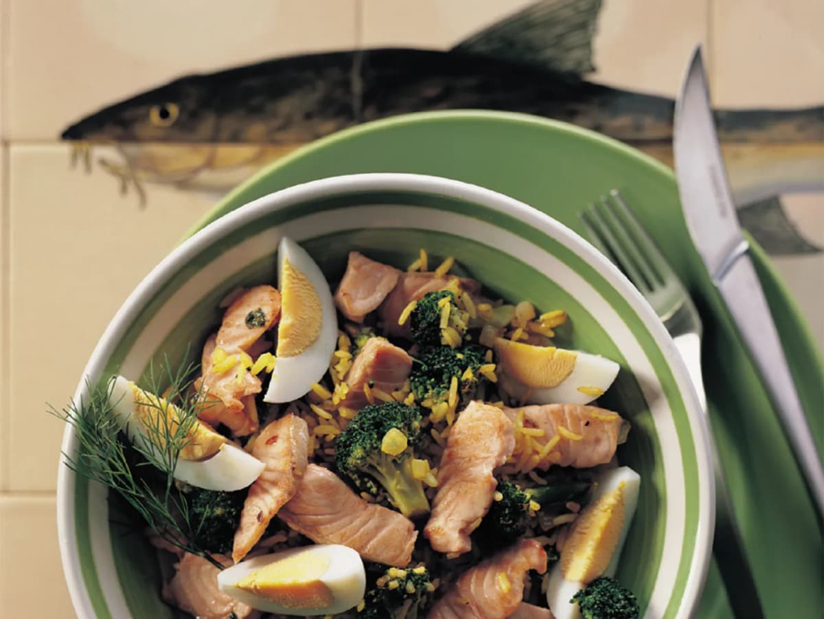 Rijst met gerookte zalm en ei