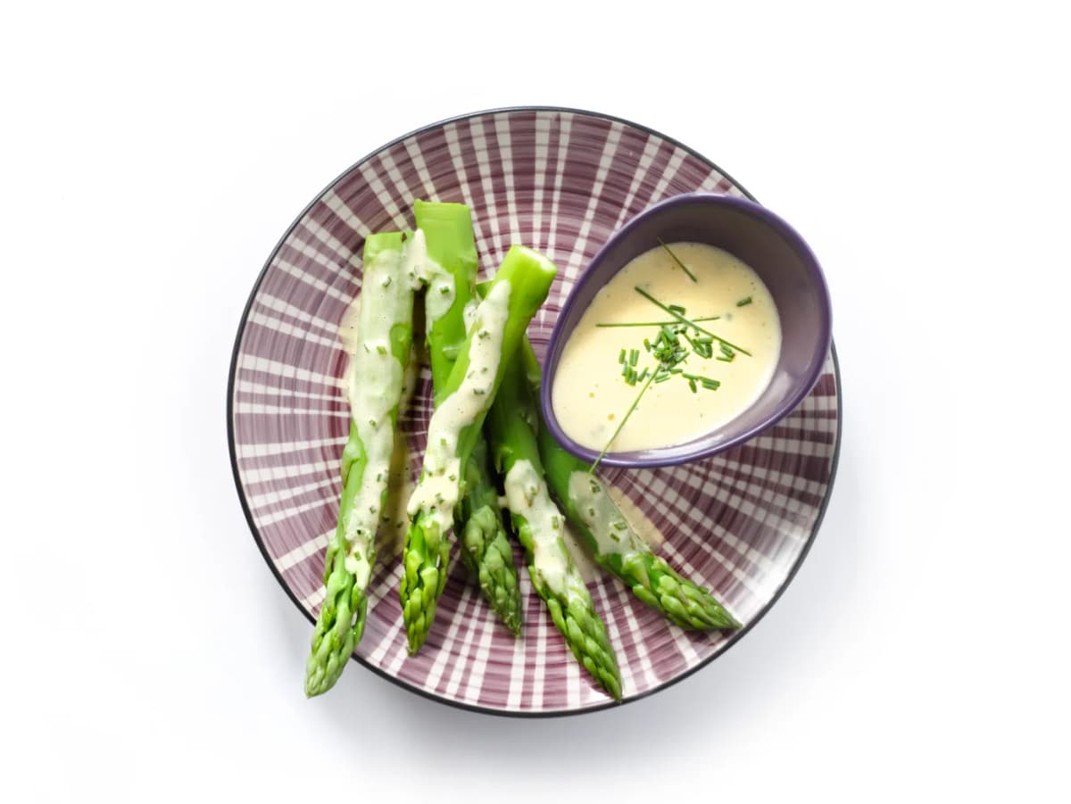 Asperges met sinaasappel-bieslooksaus
