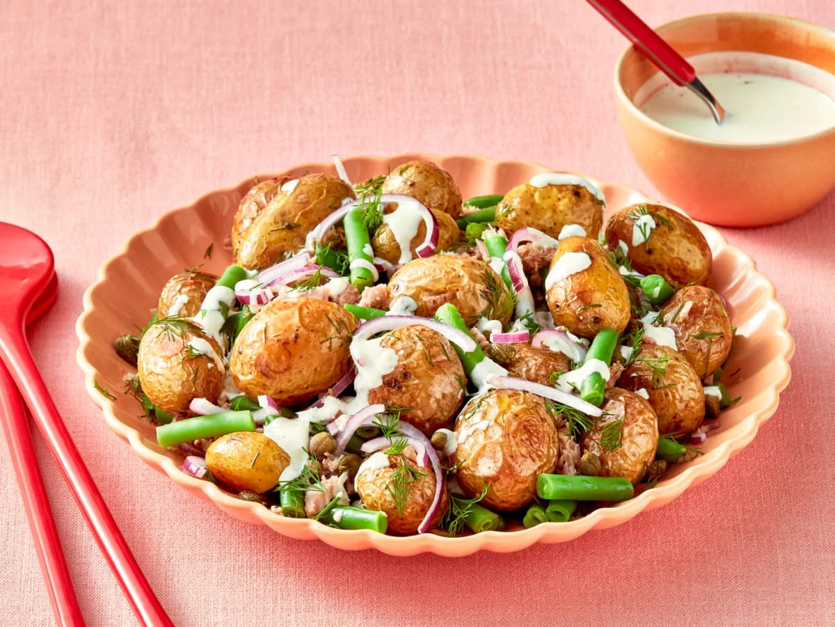Aardappelsalade met kappertjes en tonijn