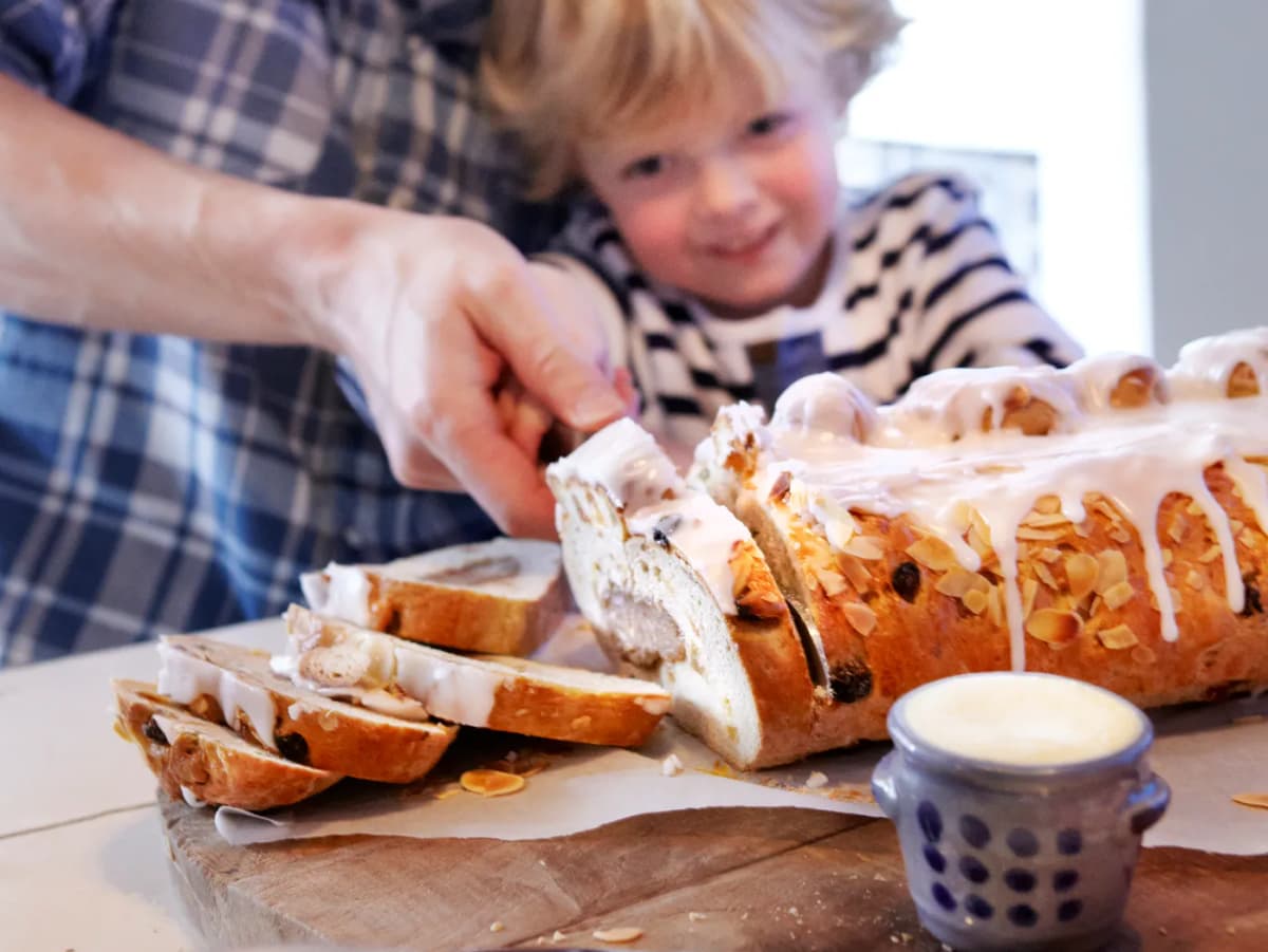 Rozijnenbrood met notenspijs