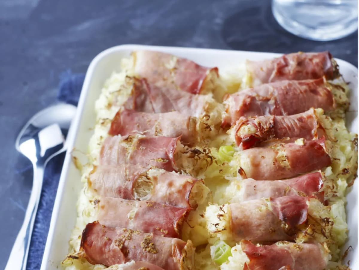 Zuurkoolrolletjes met rauwe ham uit de oven