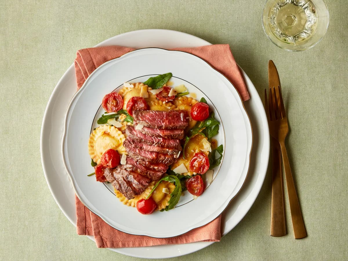 Ravioli met bruine boter, biefstuk en cherrytomaatjes