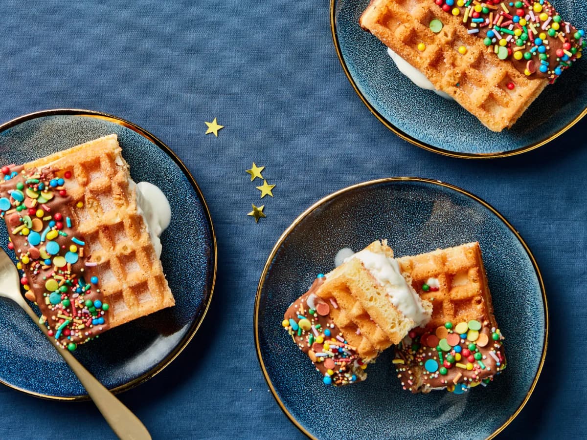 IJssandwiches met slagroomijs en wafels