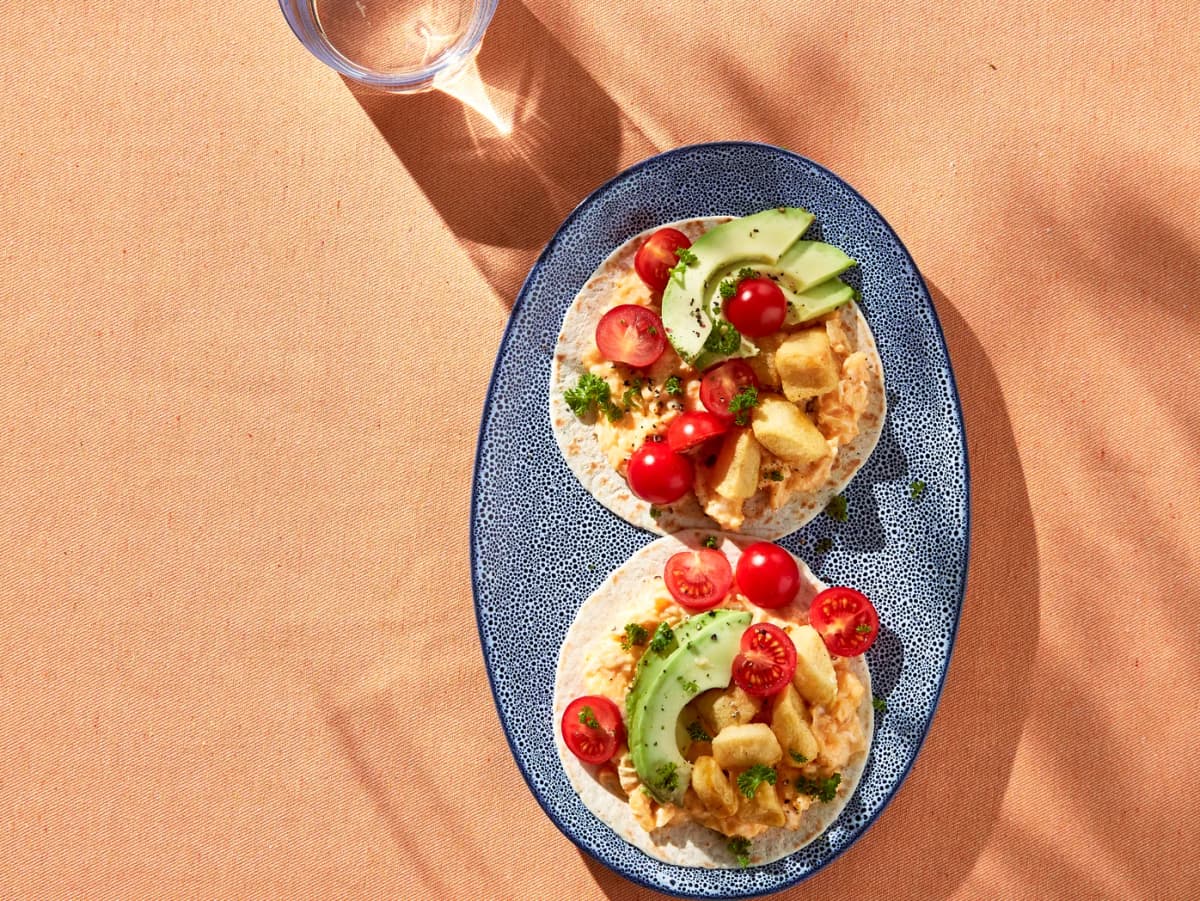 Ontbijttaco met ei, avocado en kaas